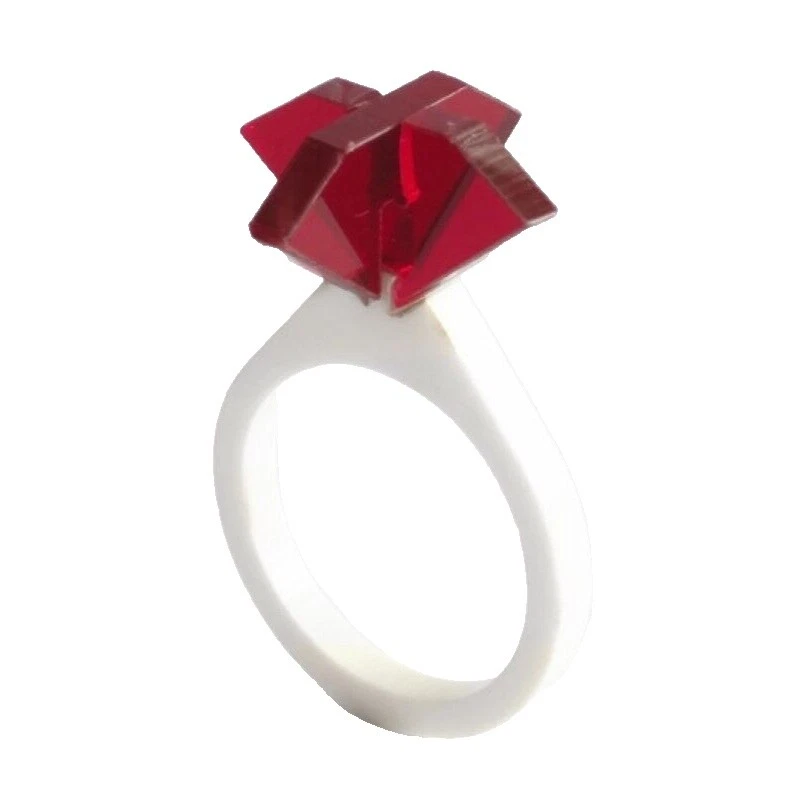 Anillos de moda rubí acrílico