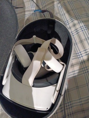 Oculus Quest 2 Works Great No Problems  Comes With Straps For Controllers