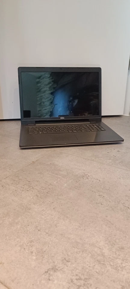Dell Inspiron 5748 17 Zoll Core i7 - 8GB RAM 1TB HDD Windows 10 Notebook Laptop - Bild 2 von 4