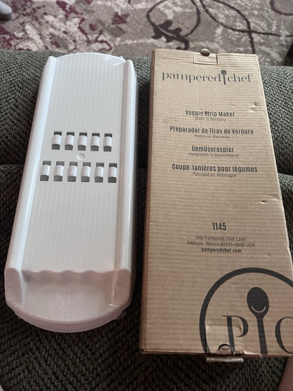 Pampered Chef Veggie Strip Noodle Maker 1145 Vegetable Grater Kitchen Tool New