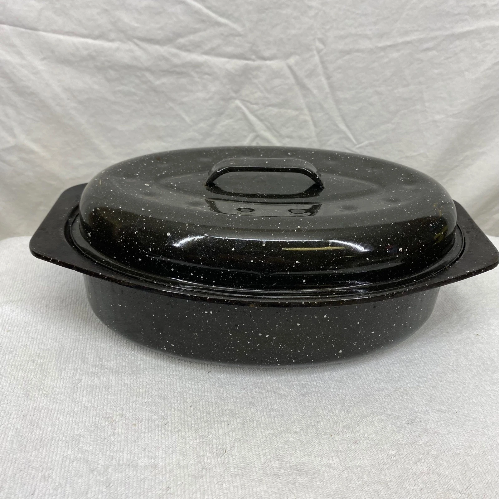 Vintage Black Speckled Graniteware Oval Roasting Pan with Self Basting Lid 13in
Opens in a new windo