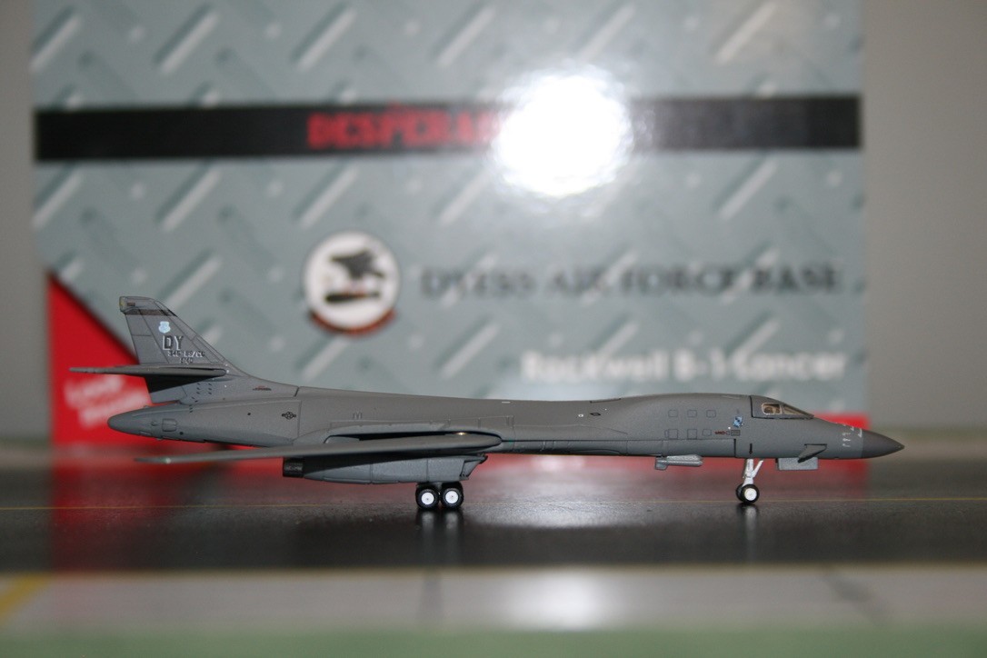 Gemini Jets 1:400 USAF Rockwell B-1B Lancer 86-0140 (GMUSA125) "Desperados"
