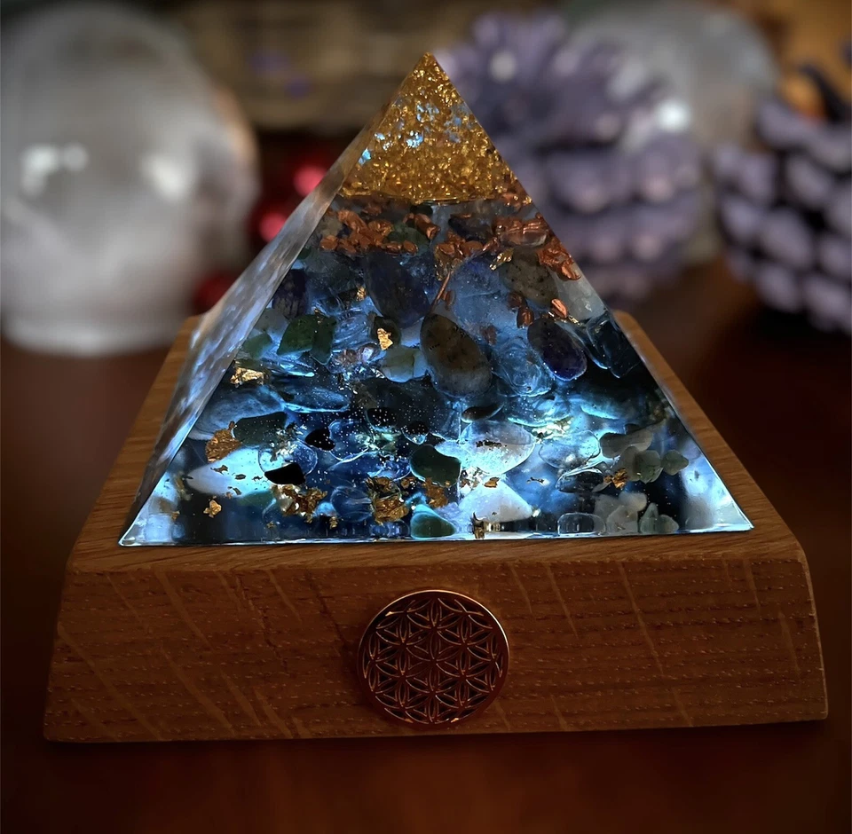 Orgonit Pyramide Loslassen beleuchtet (liebevolle Handarbeit) - Bild 2 von 4
