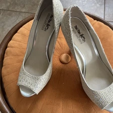 Coach and Four Women's Shoes Heel Open Toe Gold Silver Sequins Size 8M