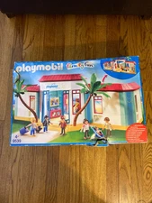 Playmobil 9539 Family Fun Vacation Hotel New But Box A Mess