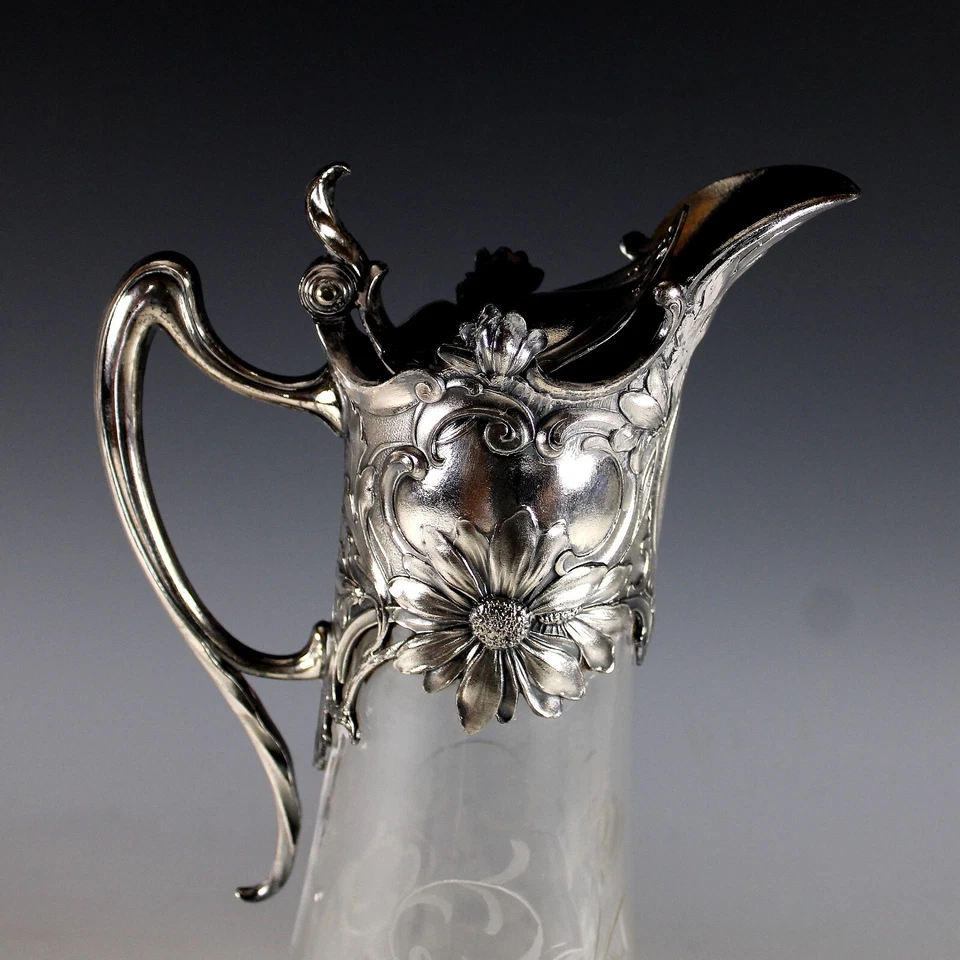 Antigua jarra de plata y vidrio grabado de principios del siglo XX Foto 2 de 4