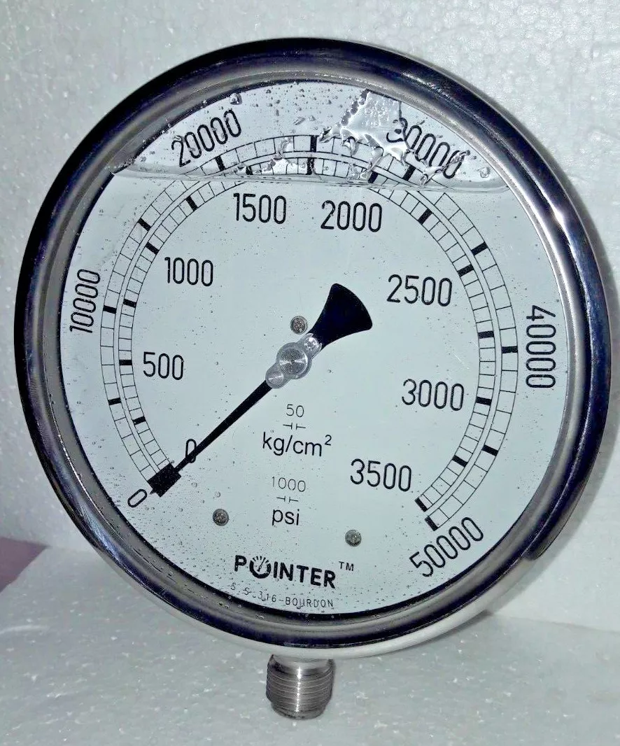 Pressure gauge scale outlet
