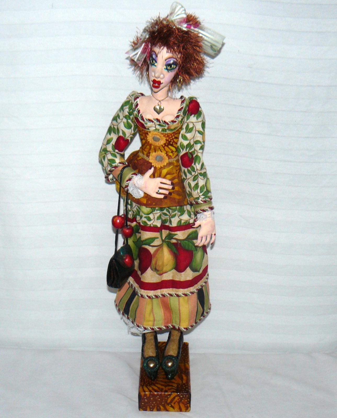 HAND CRAFTED WOMAN CARRYING PURSE HOME MADE 28