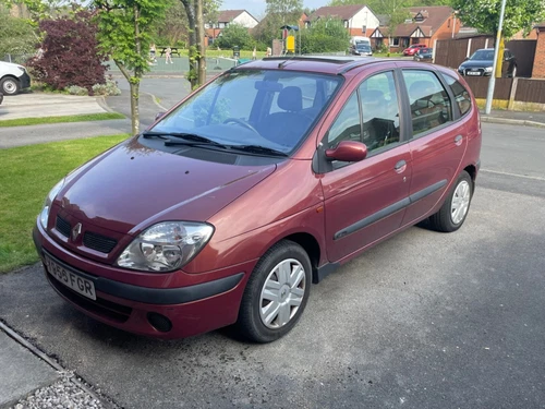 Renault Megan - Picture 1 of 9