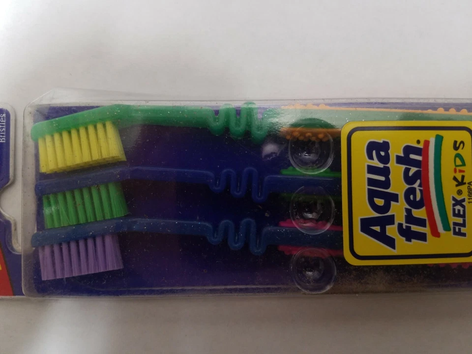 复古,全新 AQUAFRESH Flex 儿童 3 支牙刷套装 女孩 男孩 特价 — 第 4/4 张图片