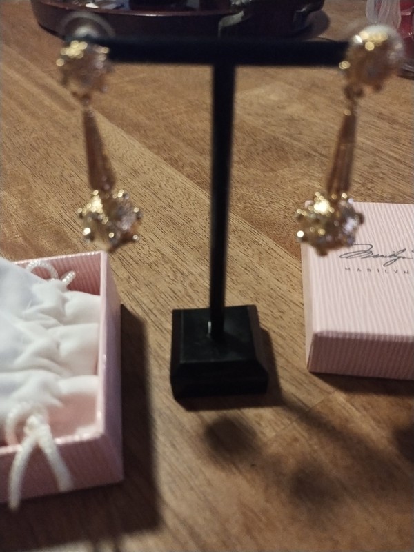 Marilyn Monroe Bedazzled Gold Deluxe Star Collection VINTAGEluxe Star Collection