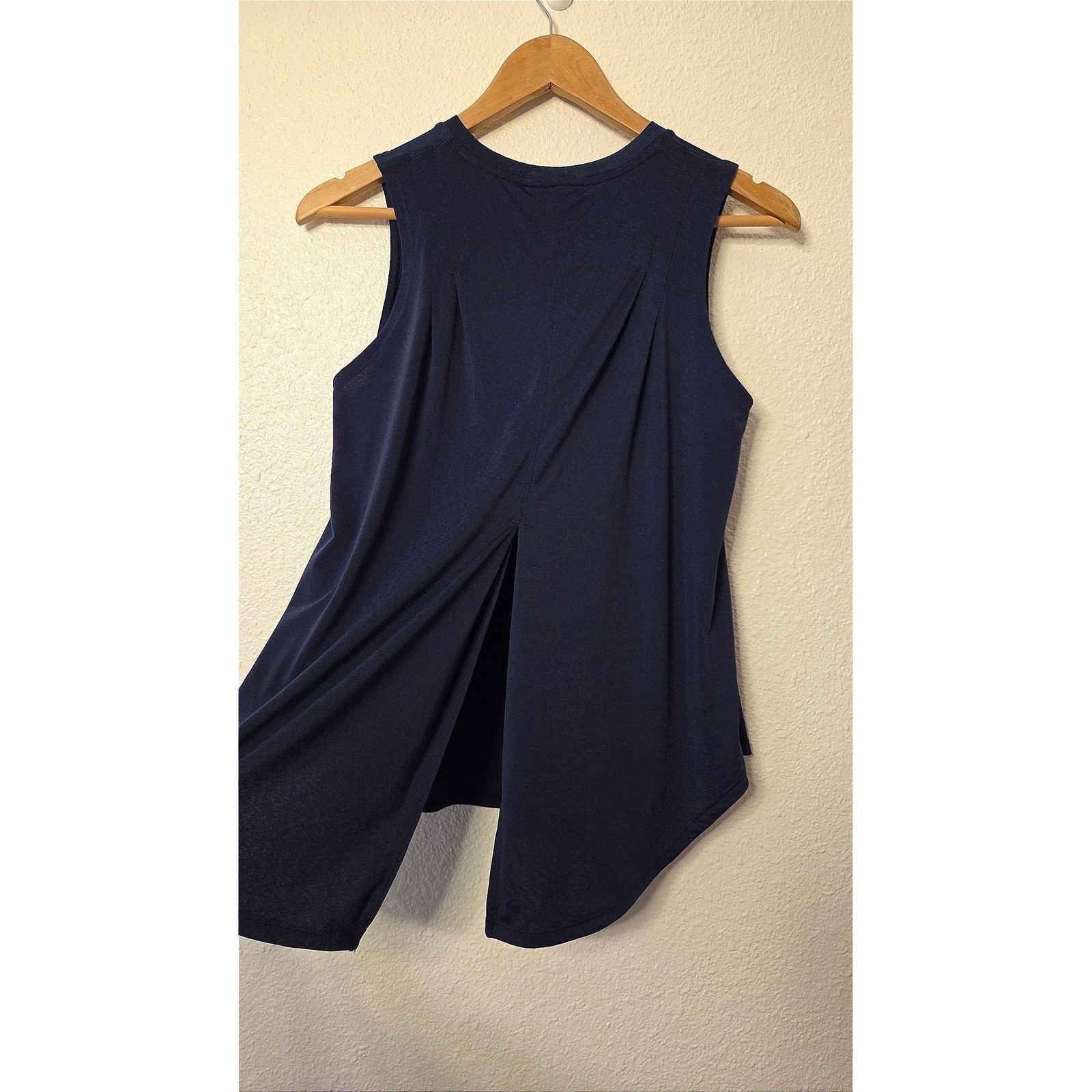 Lululemon Lightweight Split-back Training Tank Na… - image 6