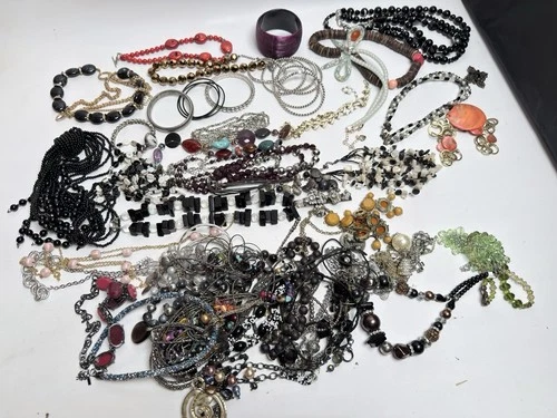 Vintage to Modern Costume Wearable Jewelry Lot For pchas7053