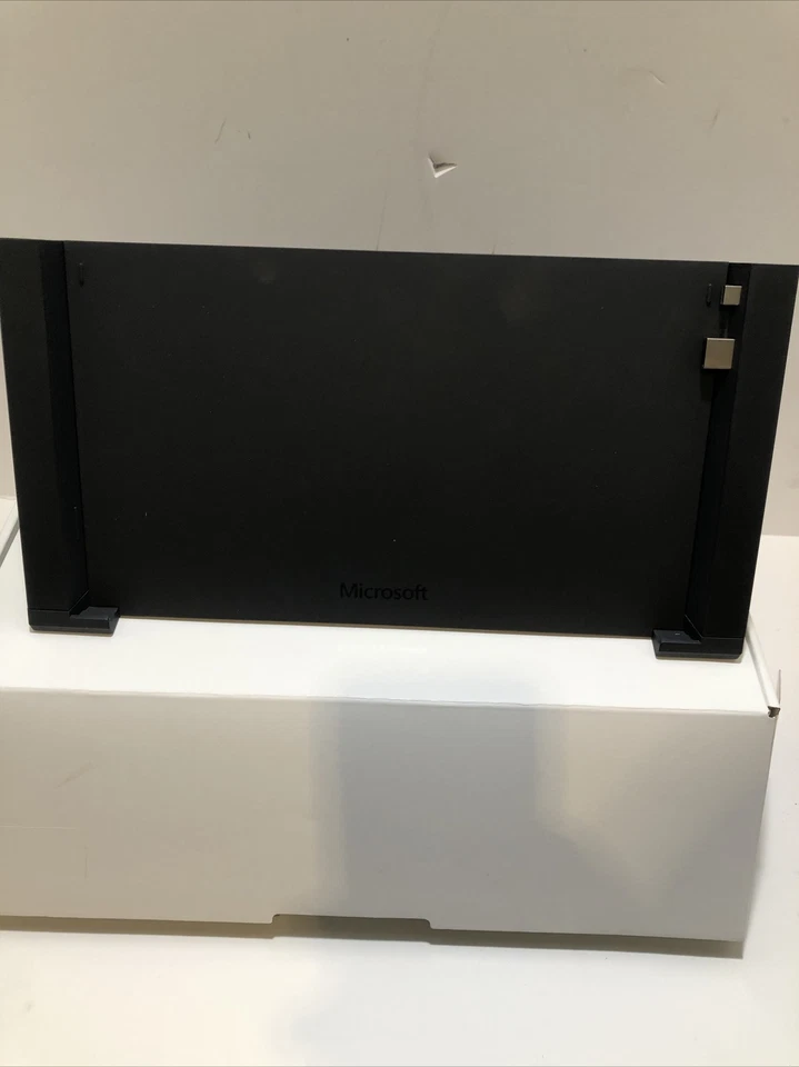 Microsoft Surface 3 Docking Station. Model: 1672 this is not for pro (su) - Image 3 of 4
