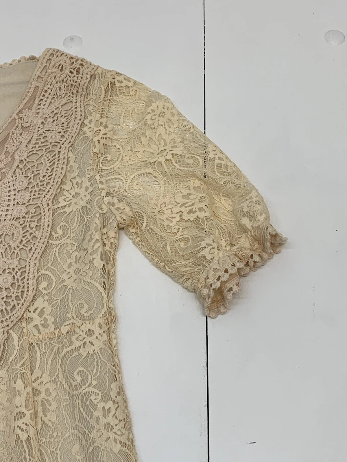 OFF WHITE Abito donna Altar’d State taglia XS bianco sporco pizzo sopra il ginocchio