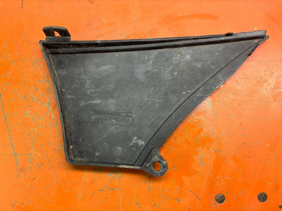 Right Side Air Filter Box Cover  KTM 625 SXC 640 LC4 99-06 - Image 2 of 3