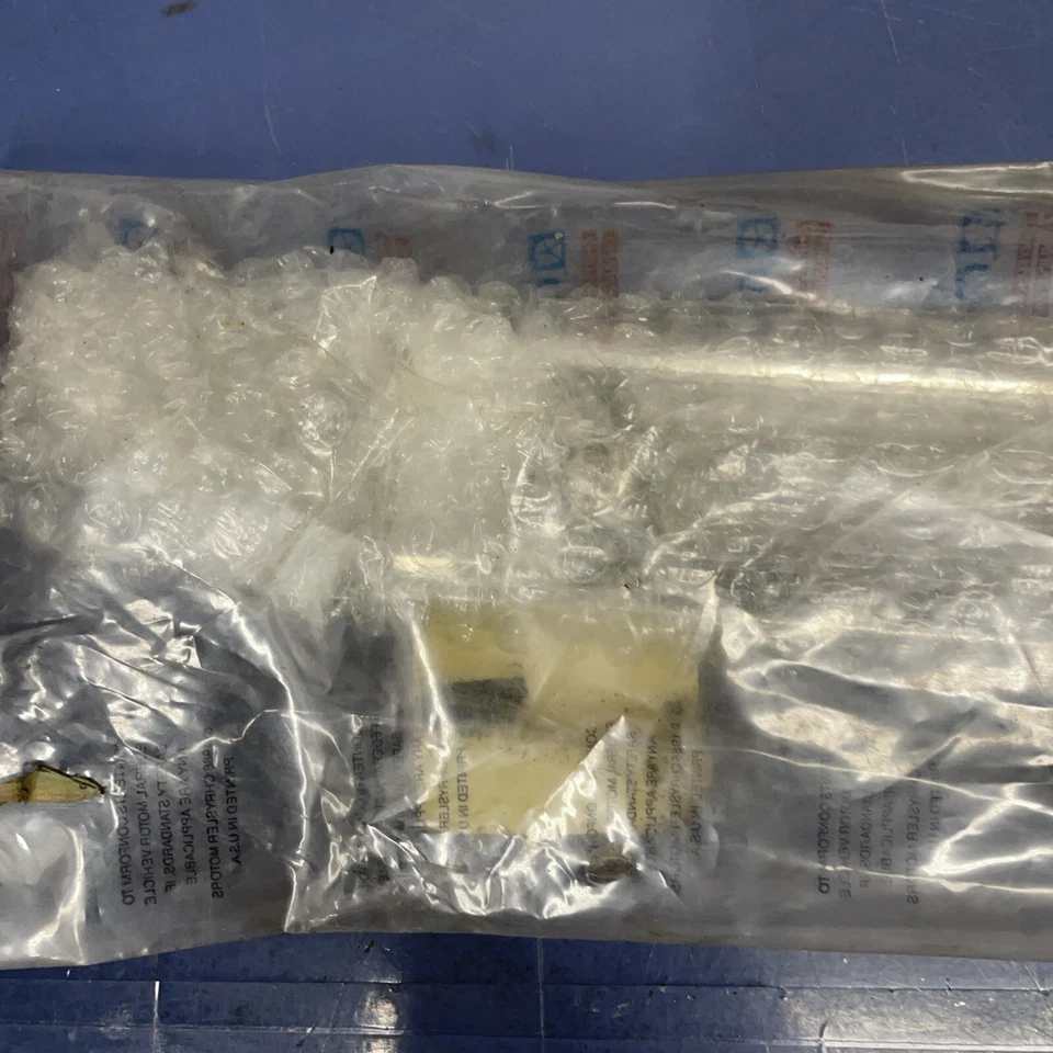 Nuevo de Lote Original Chrysler Lebaron 1984 Cuarto Trasero Derecho Moldura y Sellado Paquete 4318994 Foto 4 de 4