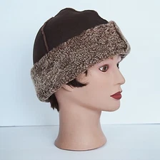 Holt Renfrew England Genuine Sheepskin Shearling Beanie Hat Brown Size M
