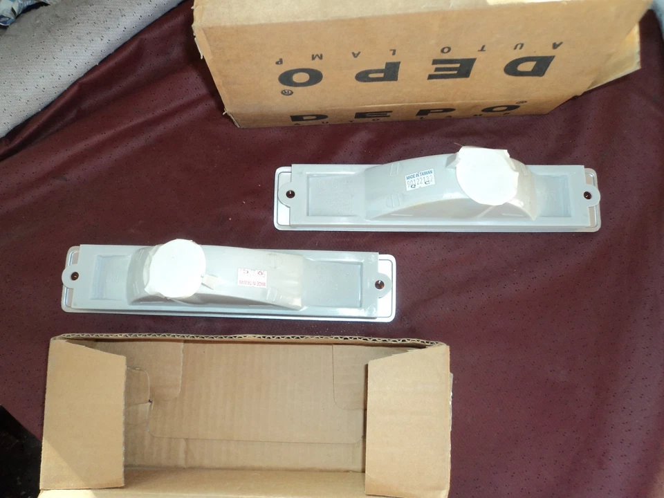 Nuevo 1989 1991 Oldsmobile Cutlass Calais Par de luces giratorias de estacionamiento delanteras Rh Lh Foto 3 de 4