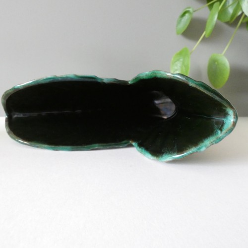 Vintage Blue Mountain Pottery Vase Green Glaze Leaf Leaves Asymmetric MCM - Picture 10 of 12