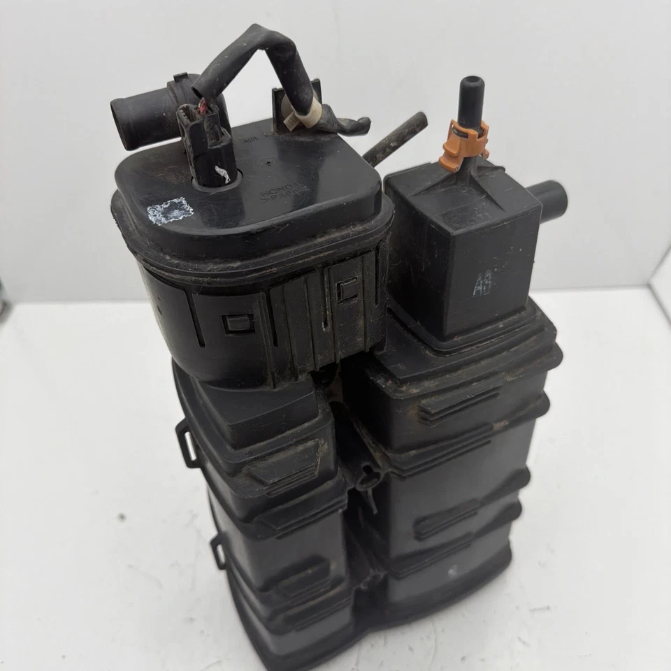 2005-2010 Honda Odyssey File Vapor Charcoal Evap  Emmision Cansiter OEM - Imagem 2 de 4