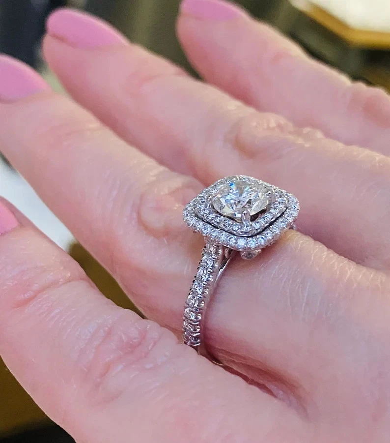 Обручальное кольцо из белого золота 14 карат с двойным ореолом и выращенным в лаборатории бриллиантом круглой огранки VS1 2,80 карата - Изображение 4 из 4