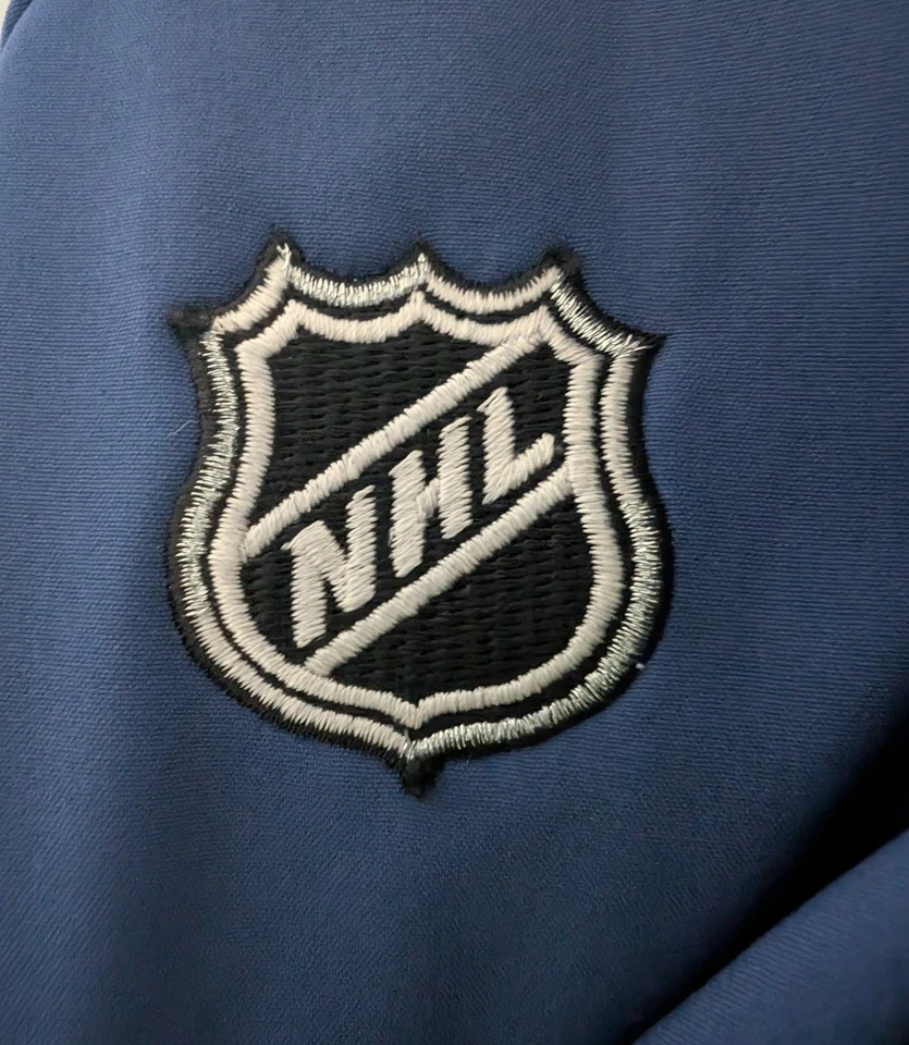 Vancouver Canucks Hockey NHL Reebok Full Zip Jacket XL Blue And Green - Image 4 of 4