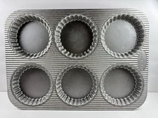 USA Pan Bakeware Aluminized Steel Fluted Tart Pan 6-Well Preowned