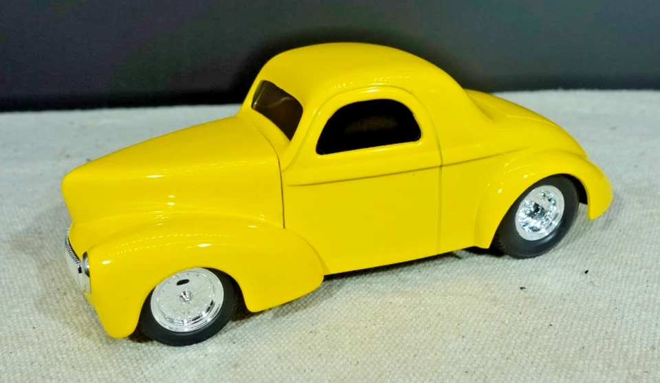 Banco de monedas Willys Liberty Classics 1941 con llave 1/24 Foto 3 de 4