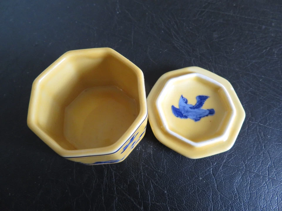 Delprado lidded trinket pill box e.p.02 - Image 4 of 4