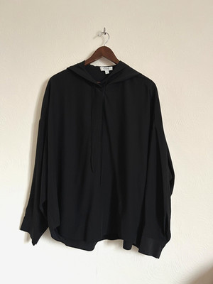 Cos Kapuzen Top Gr. 14 Unsere 42 Schwarz 100% SEIDE Sehr guter Zustand Damen Druckknopfverschluss