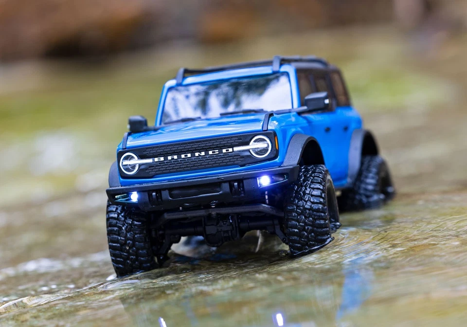 Traxxas Ford Bronco Trx 4M Bleu Électrique 1/18 Échelle & Trail Crawler 97074-1 - Photo 4/4