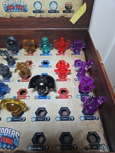 Skylanders Trap Team Crystals Collector Storage Case Box Chest & 23 Traps - Picture 5 of 10