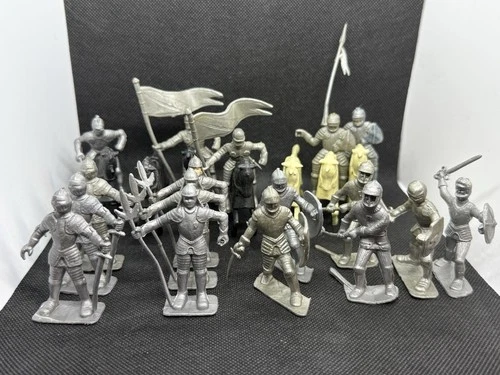 VINTAGE MARX CASTLE PLAYSET 17 FIGHTING KNIGHTS W/ 7 HORSES SILVER 54mm  READ