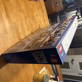 Lego 10211 Creator Grand Emporium - Brand New Sealed Box 