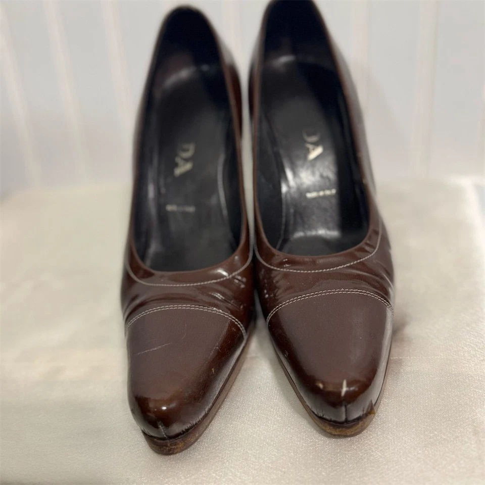 Zapatos de tacón Prada marrón charol 36,5 EE. UU. 6,5 Italia punta cuadrada Vero Cuoio Foto 2 de 4