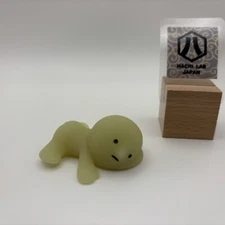 SMISKI Hippers Sticking GLOW IN THE DARK Figure Japan