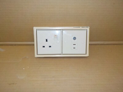 Clipsal 240V Stecker, 12V Plud & Antennenstecker - CP6-DD-26