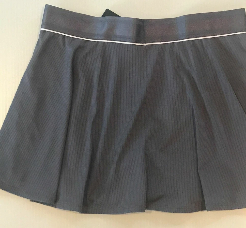 Nike Ribbed Flounce Tennis Skort in Gray 939318-075 Nike Ribbed Flounce Tennis Skort in Gray 939318-075