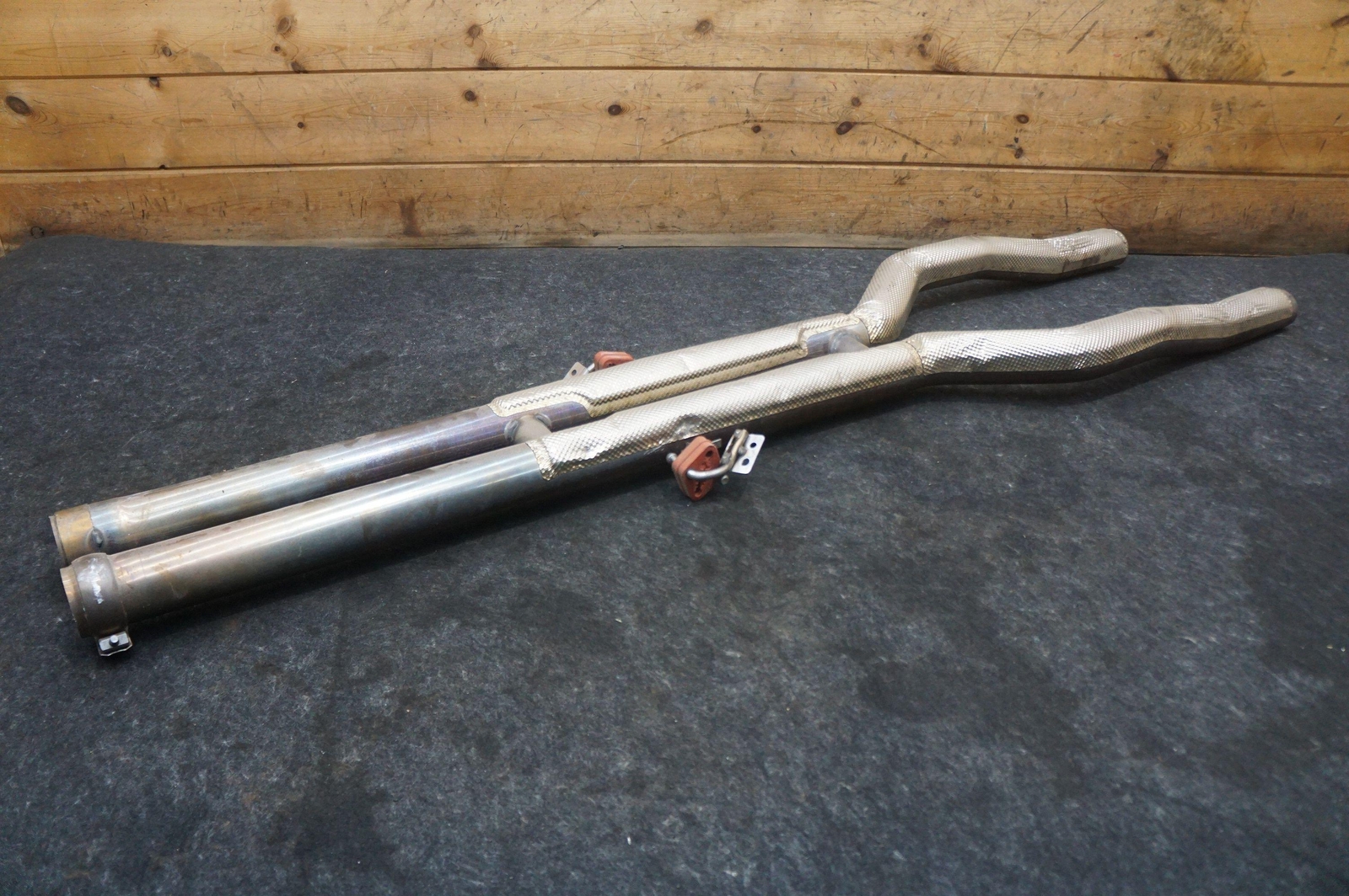 Rear Center Exhaust Muffler Pipe OEM MY83-5220 Aston Martin Dbx 707 20-24 *Note*
