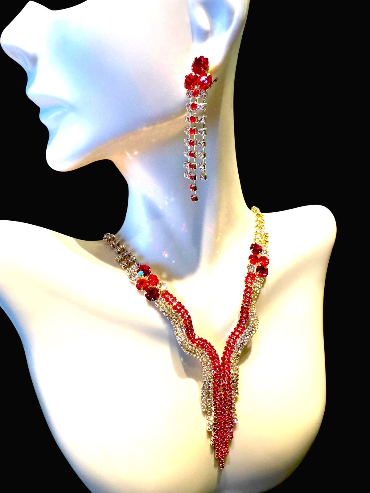 DAZZLING DESIGNER RED RHINESTONE STATEMENT NECKLA… - image 2