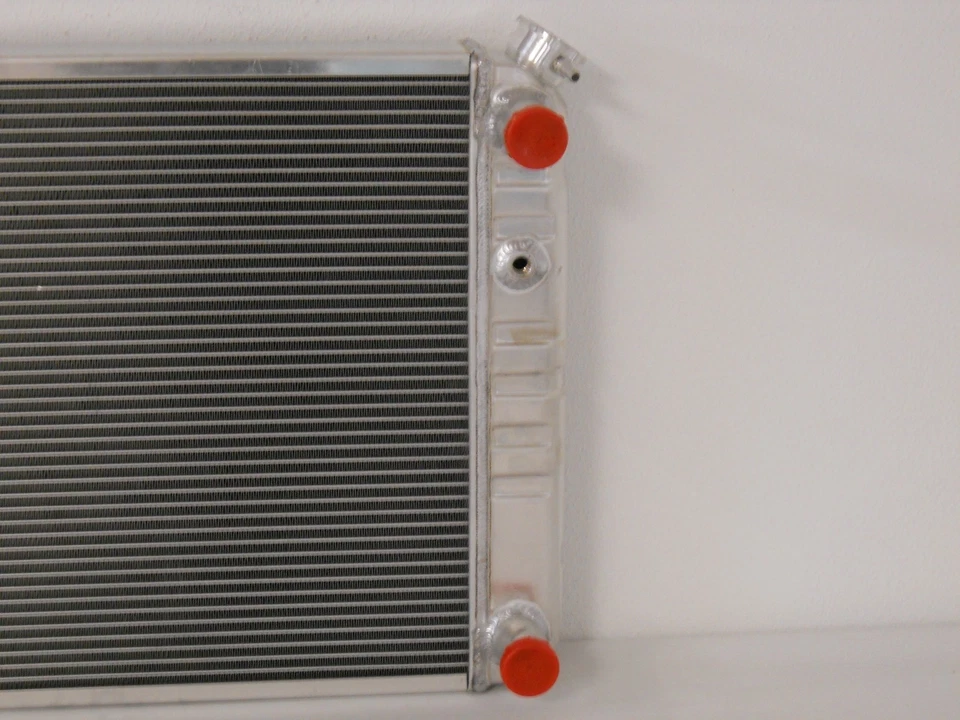 1967-1979 Chevrolet GMC C-10 Pickup LS Motor Swap Radiator - Imagem 2 de 4