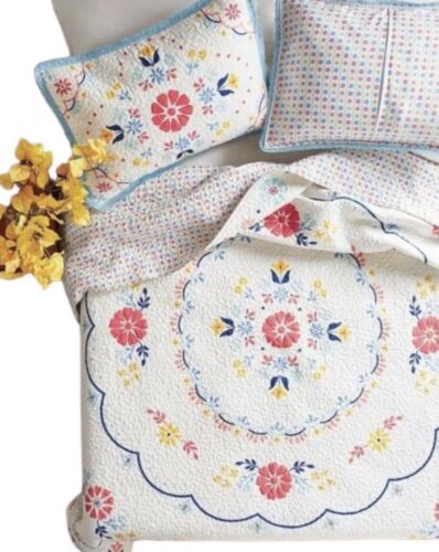 3 Piece Pioneer Woman Mazie Medallion Quilt King Size Quilt & Shams New - Picture 1 of 4