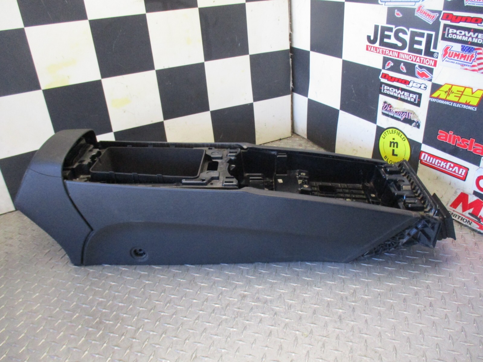 14-17 2017 Maserati Ghibli CENTER CONSOLE 105157436 105088372C 06700190440