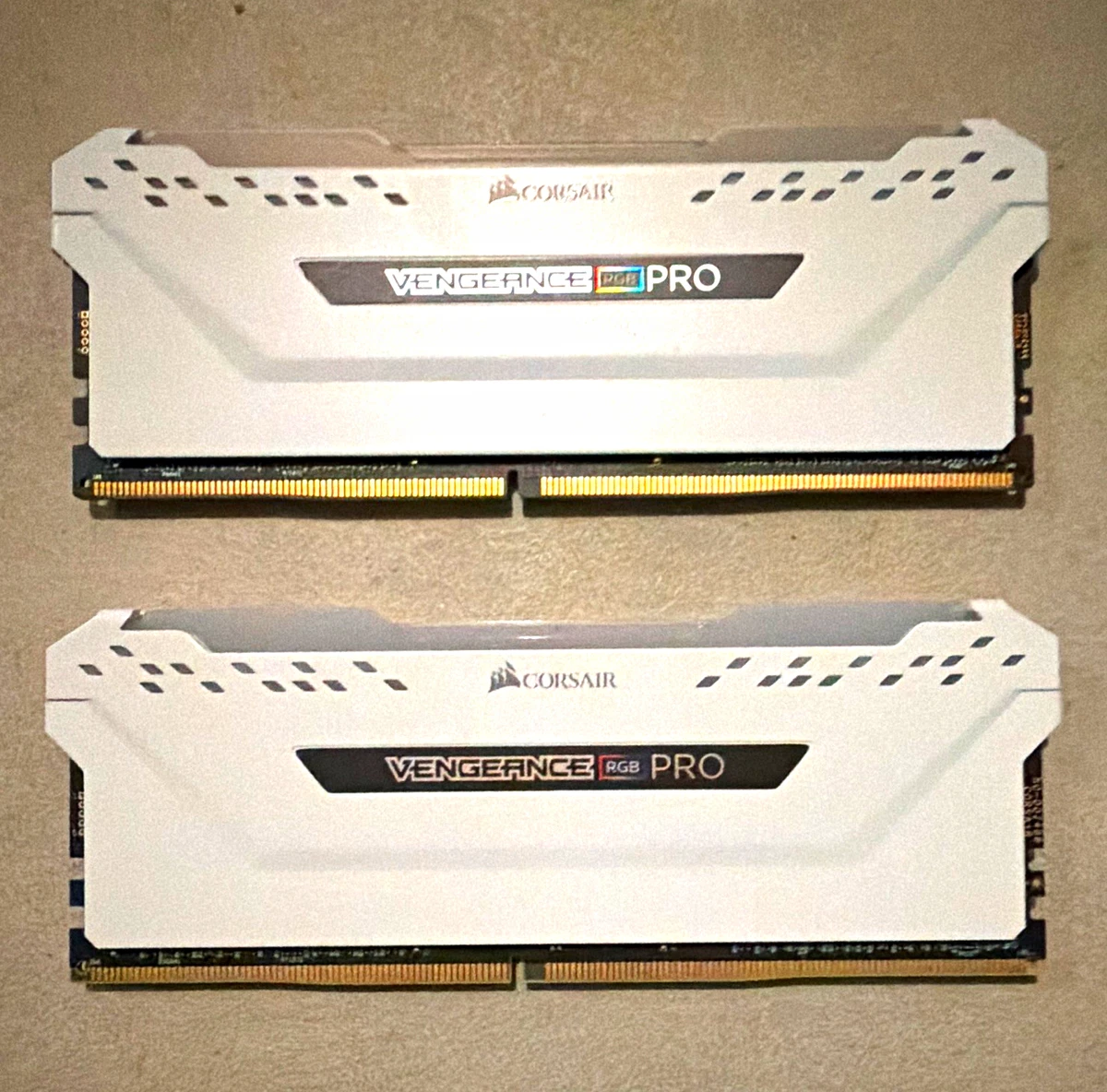VENGEANCE DDR4 2666 PC4-21300 32GB 動作確済@ VENGEANCE DDR4 2666