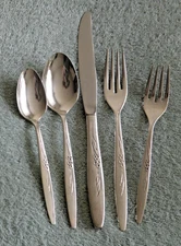ENCHANTMENT / GENTLE ROSE - Oneida Community - Silverware / Flatware - CHOICE