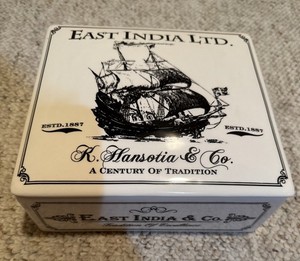 Ceramic East India Ltd, Handouts & Co Tobacco White Porcelain/Ceramic Cigar Box