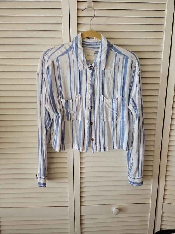 Aeropostale blue and white Striped Button Up Cropped Shirt Size M