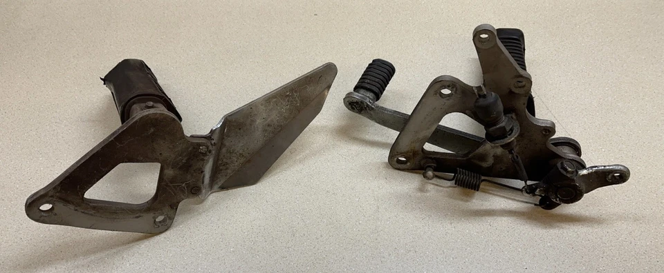 Clavijas de pie Suzuki GS500E “92” Foto 2 de 3