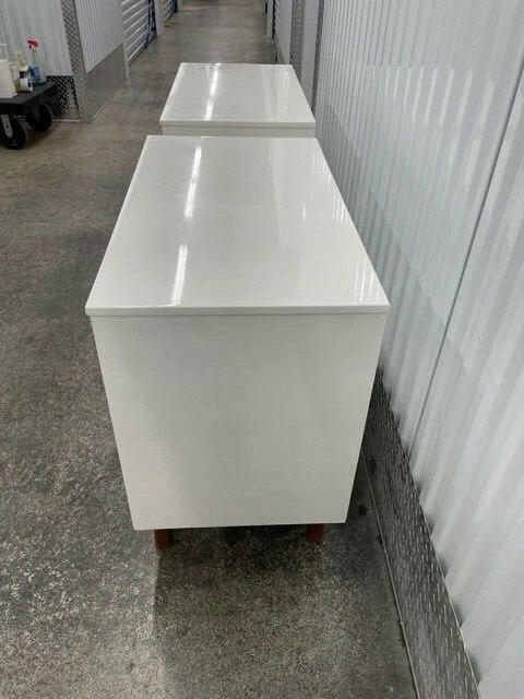 PAR DE MARAVILLOSAS CÓMODAS MODERNAS DIMINUTIVAS DE MEDIADOS DE SIGLO Foto 4 de 4